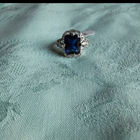 Stunning Sapphire Statement Ring - Picture 3 of 7